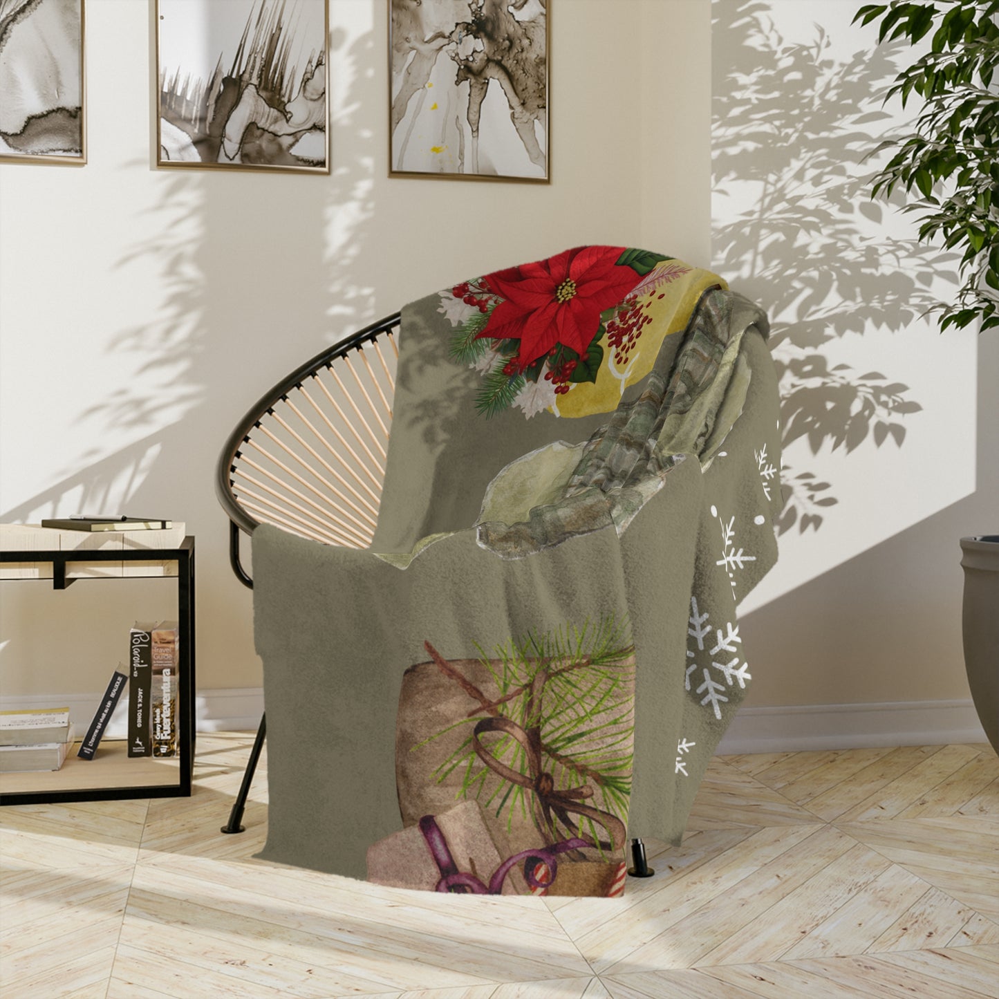 Cozy Holiday Velveteen Microfiber Blanket with Teddy Bear Design