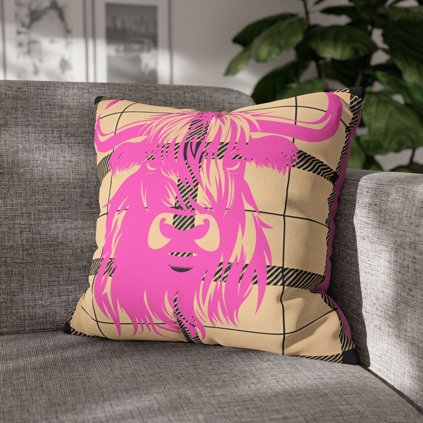 Chic Highland Cow Pillowcase - Decorative Throw Pillow, Couch Accent, Farmhouse Decor, Gift Idea for Animal Lovers, Boho Style