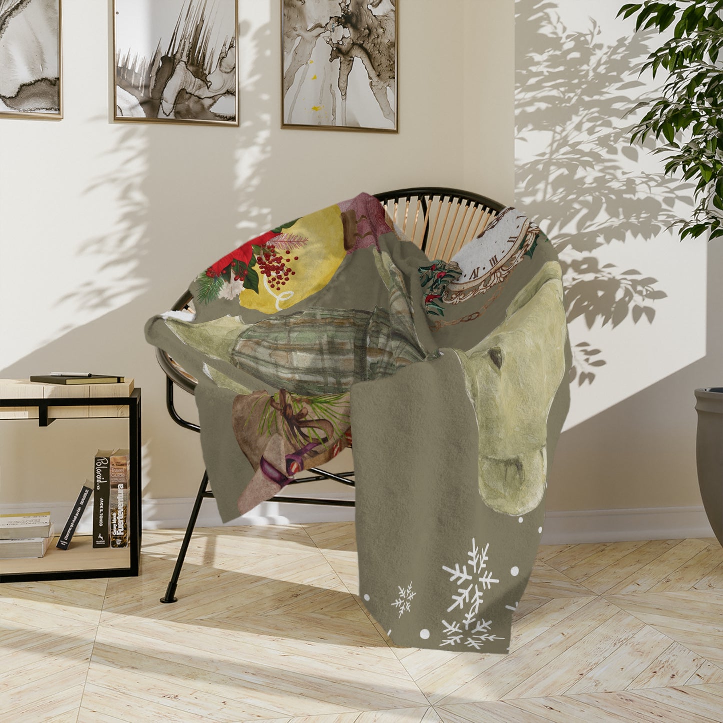 Cozy Holiday Velveteen Microfiber Blanket with Teddy Bear Design