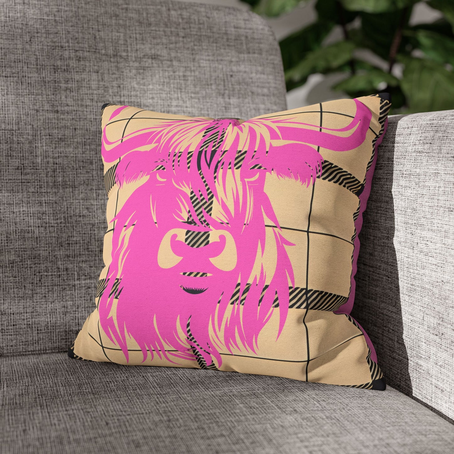 Chic Highland Cow Pillowcase - Decorative Throw Pillow, Couch Accent, Farmhouse Decor, Gift Idea for Animal Lovers, Boho Style